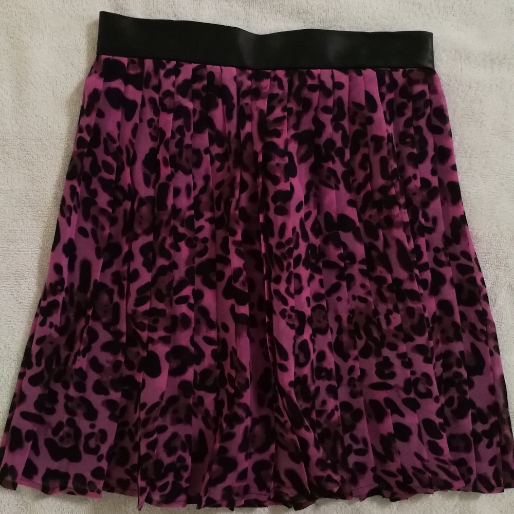 FOREVER 21 Animal Print Pleated Skirt NWT - Picture 3 of 6